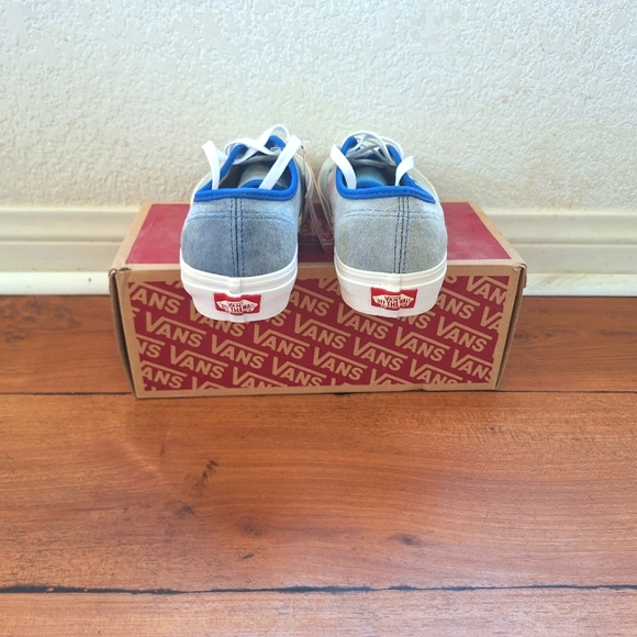 Vans - Picture 4 of 4